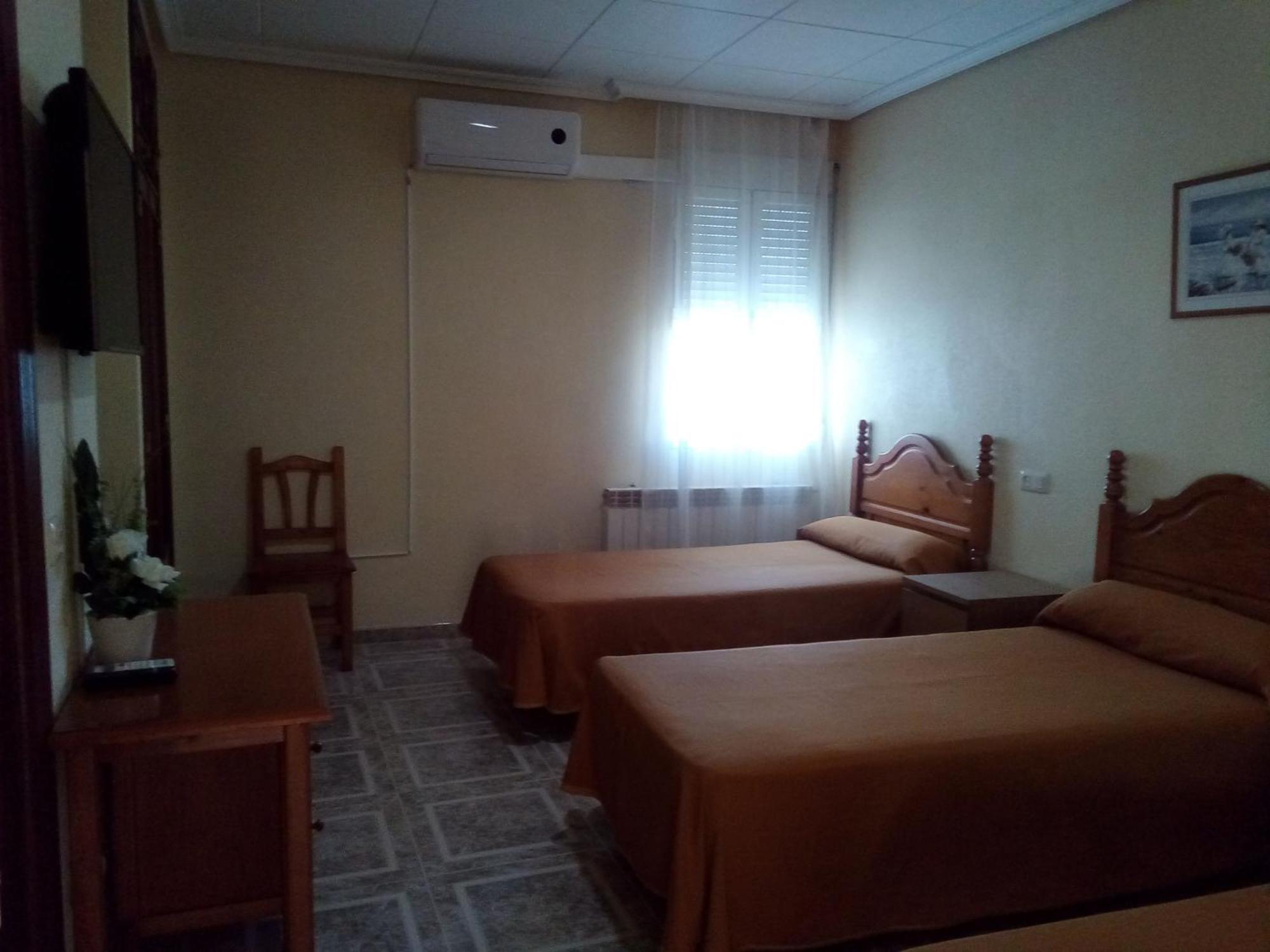Hostal Avila Ocaña Екстериор снимка