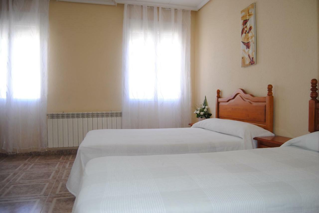 Hostal Avila Ocaña Екстериор снимка