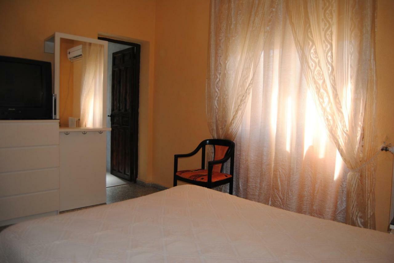 Hostal Avila Ocaña Екстериор снимка